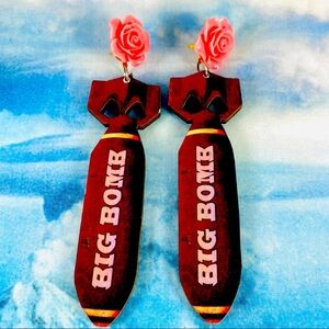 Killer cool big bomb earrings with flower posts
